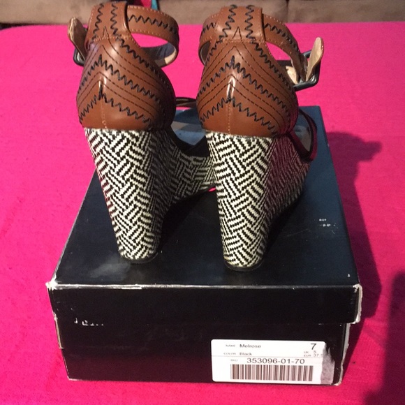 The perfect wedge for any outfit - Picture 3 of 4